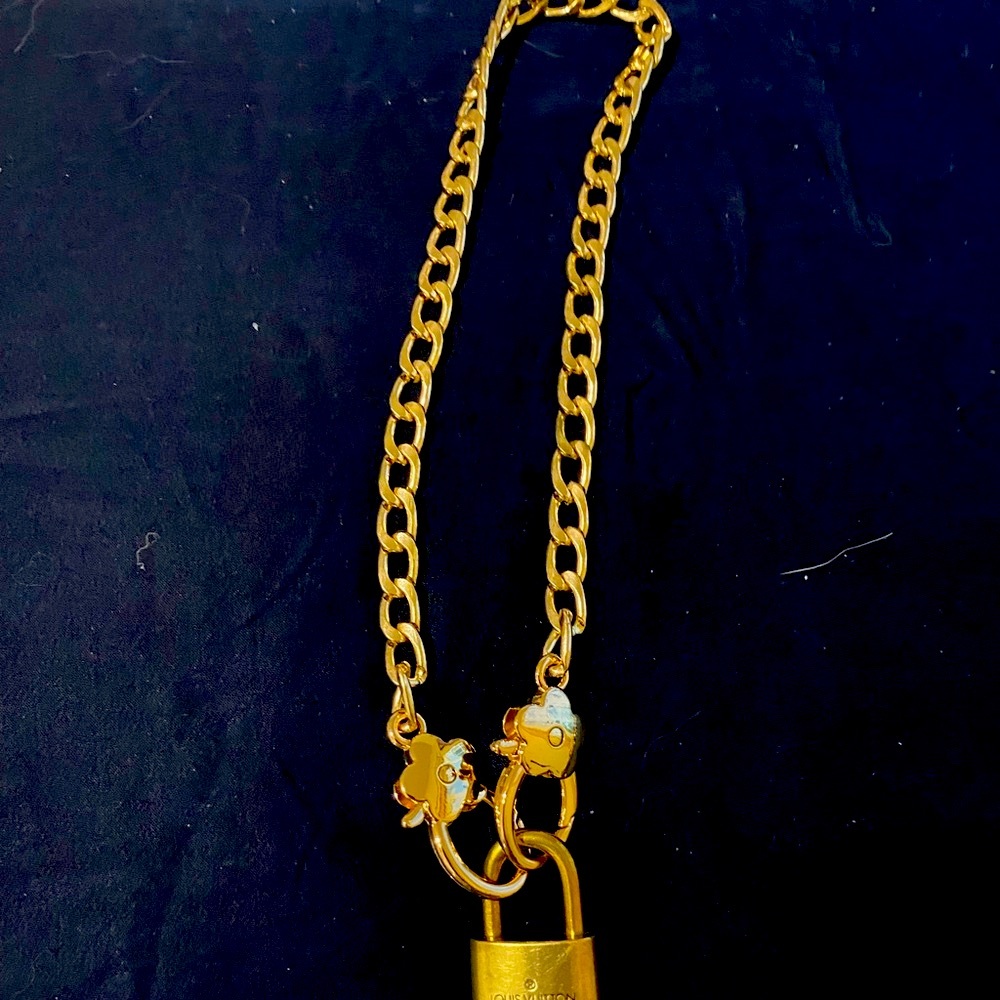 LV padlock with key on a 16” chain #306